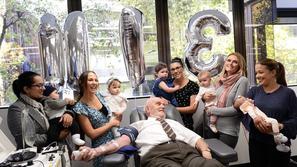 James Harrison med darovanjem krvi