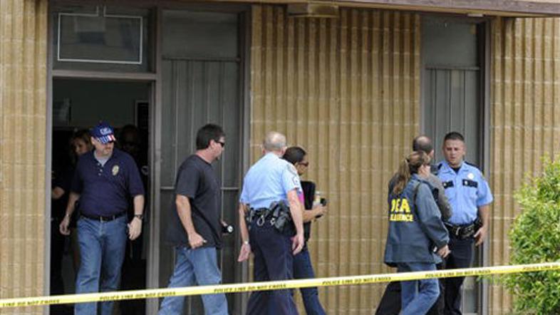 Policisti so dobili nalog za preiskavo ordinacije dr. Conrada Murrayja.