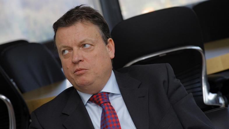 Zahtevana odškodnina od Šrota bi lahko znašala več kot sedem milijonov evrov. (F