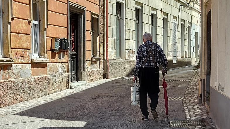 Kranj, ulica, starejši