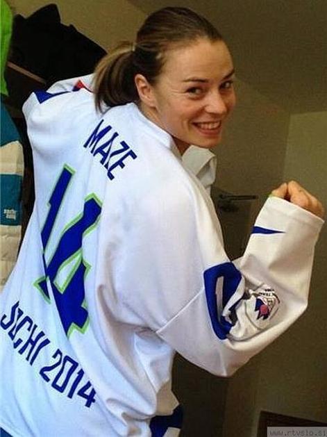 tina maze hokej navijačica dres olimpijske igre soči