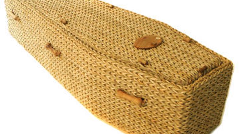 Krste iz "naravnih" materialov so vedno bolj priljubljene.