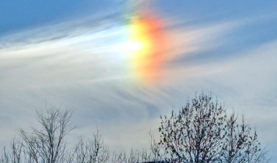 Nenavaden prizor na nebu: Nad Slovenijo mavrični oblaki
