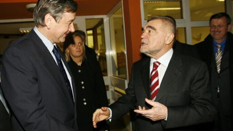 Mesić bo sicer v Sloveniji dan po hrvaški premierki Jadranki Kosor, ki se bo v s