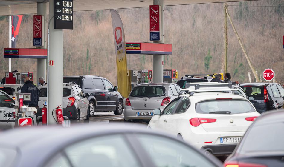 Zdaj je uradno: Takšne bodo opolnoči cene bencina in dizla