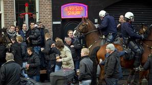 Ajax Amsterdam Manchester United navijači policija varnostni ukrepi konj pretep 