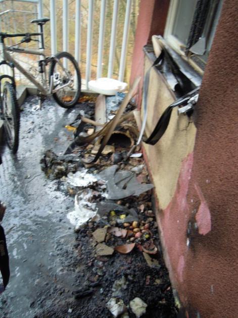 Požar na balkonu stanovanja.