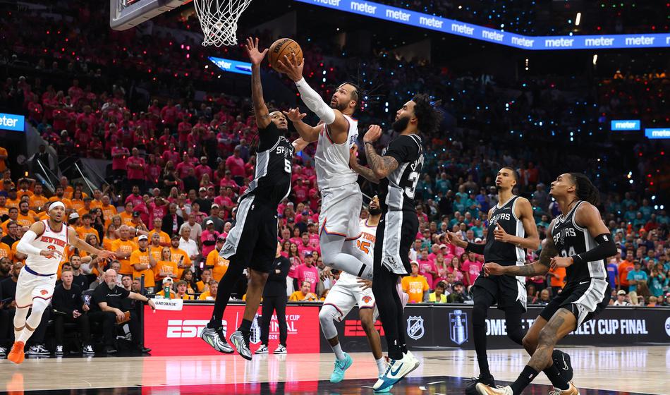 Knicks dve minuti pred koncem izgubljali, nato pa utišali San Antonio