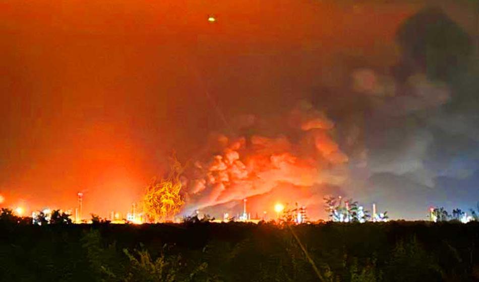 Velik požar: Rafinerija MOL v plamenih