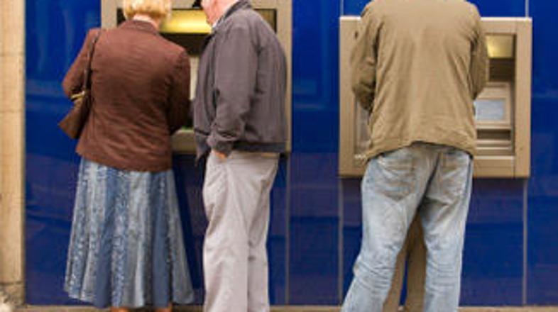 Slovenija se s 74 bankomati na 100.000 prebivalcev v EU uvršča na tretje mesto.