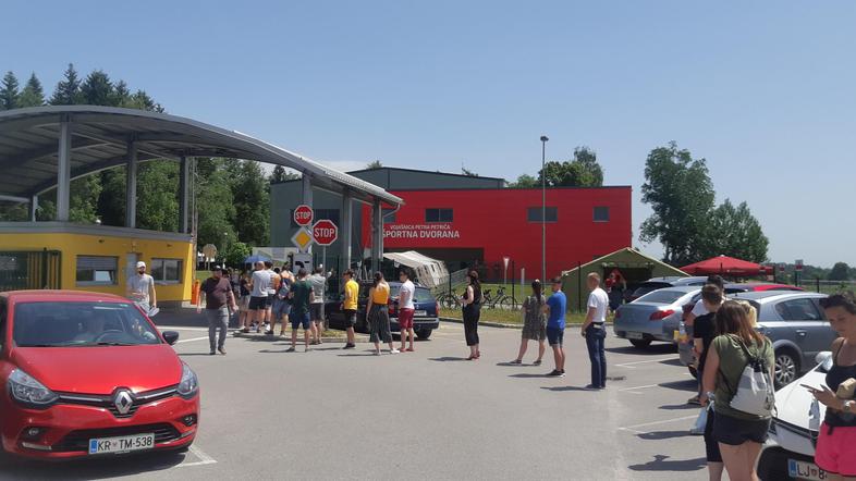 Cepljenje proti covidu-19 v vojašnici Kranj.