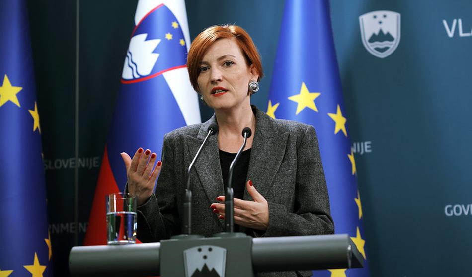 Asta Vrečko: svoboda medijev ogrožena – prihaja “digitalni fevdalizem”