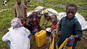 Begunci v kampu blizu mesta Kibati, 12 kilometrov severno od prestolnice Goma.
