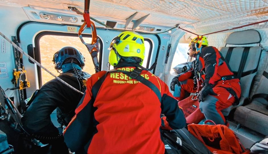 reševalci helikoptersko reševanje