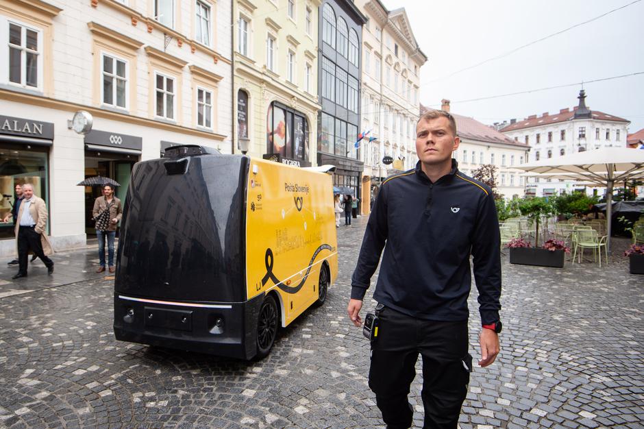 Robotska dostava | Avtor: Anže Petkovšek