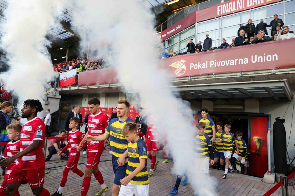 moški pokal slovenije nk brinje - nk aluminij