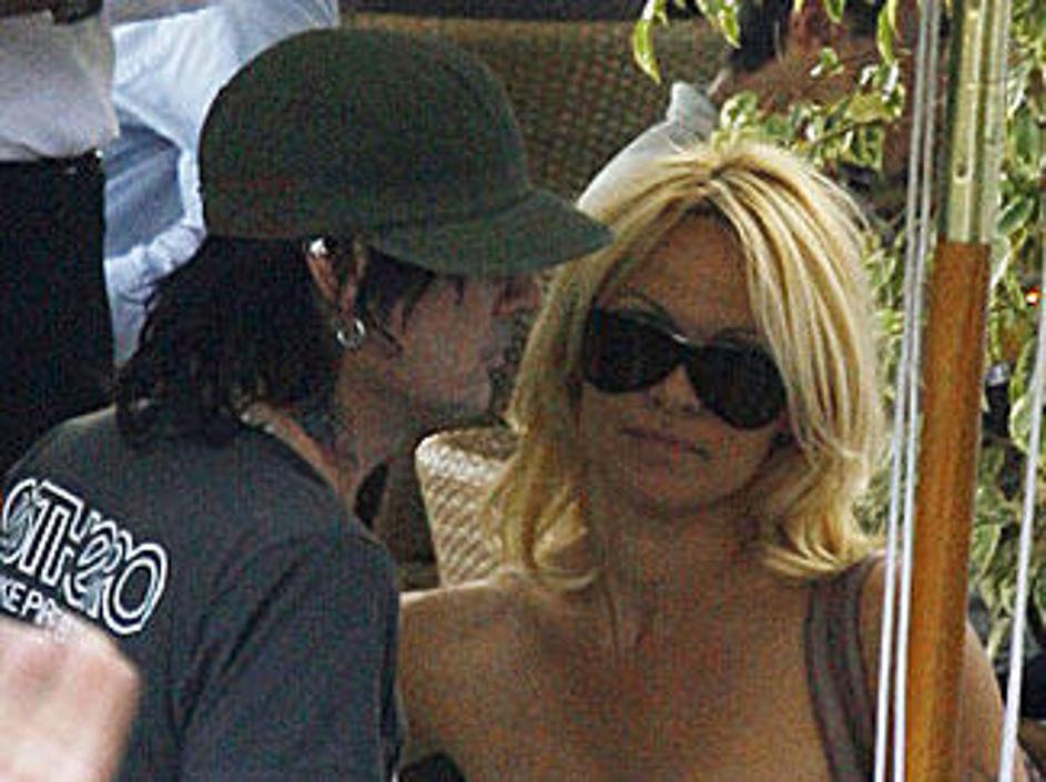 Pamela uživa v družbi bivšega.