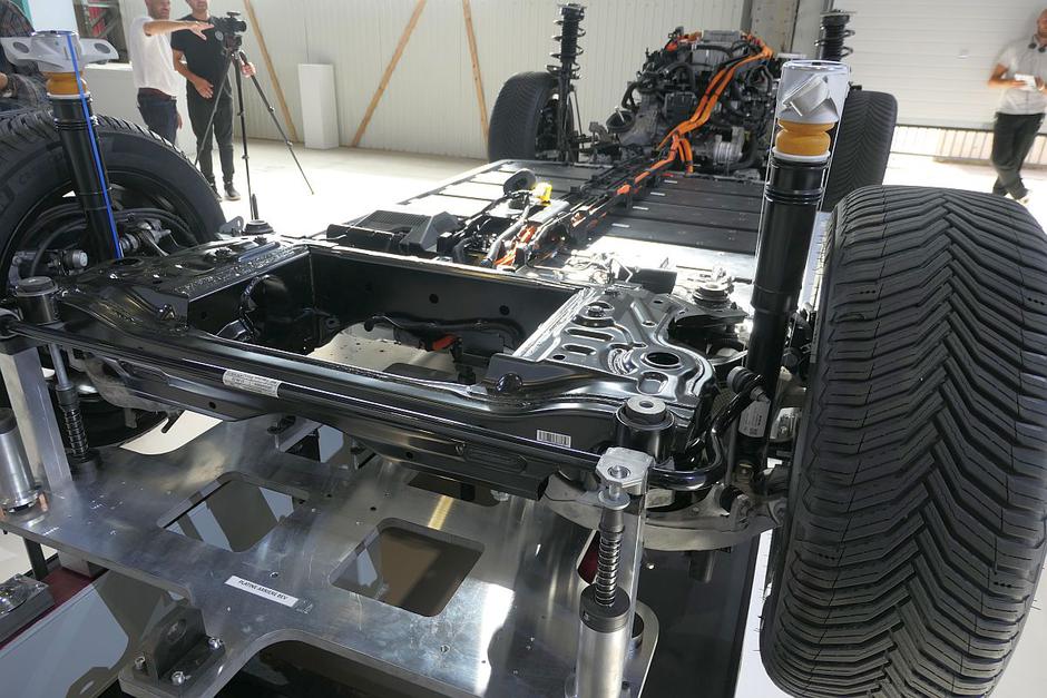 peugeot E-3008 platforma STLA | Avtor: Matija_Janežič