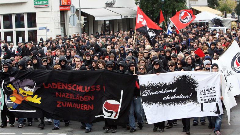 Znamka Thor Steinar se je že ob nastanku gibala na robu sprejemljivega, zaradi p