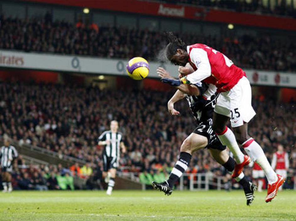 adebayor_gol