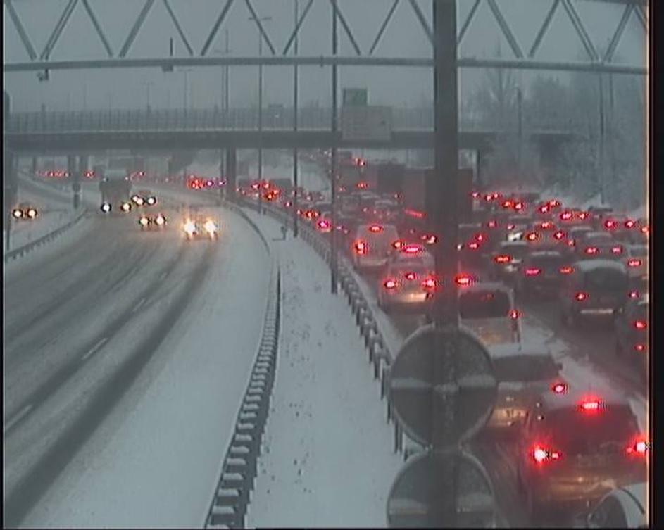 avtocesta ljubljanska obvoznica sneg gneča