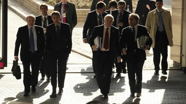 Vrh EU poudarja solidarnost med državami članicami kot temeljno vrednoto EU.