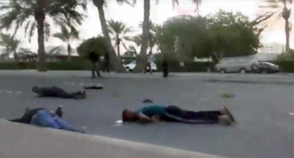 Na internetu se je pojavil grozljiv posnetek bahrajnskih varnostnih sil, ki brez
