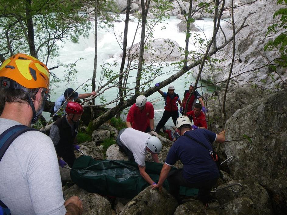 Reševanje vodnika na soči