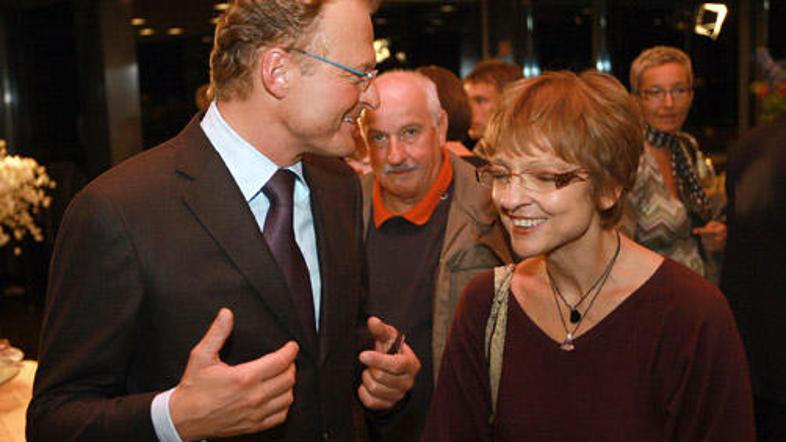 Manj političnega kadriranja in umik države iz gospodarstva, je bil zelo pogost s