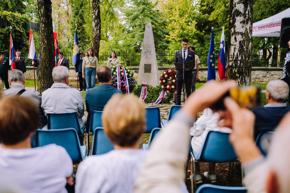 Komemoracija, Prešernov gaj, Kranj, spomenik bazoviškim junakom