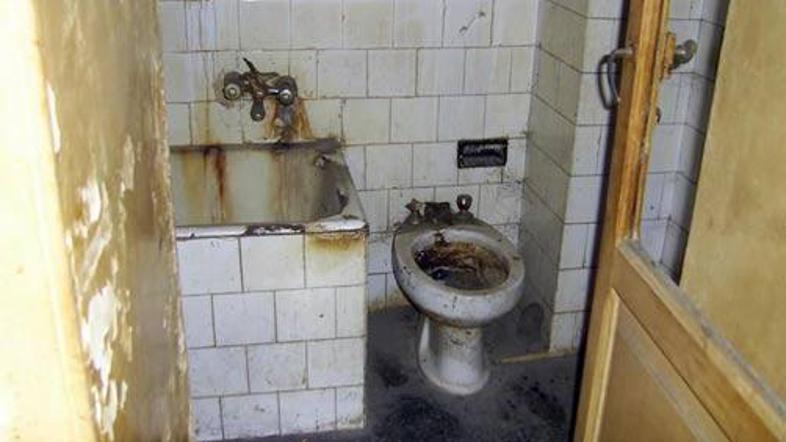 Razmere, v katerih je živela Marija, so bile nemogoče.