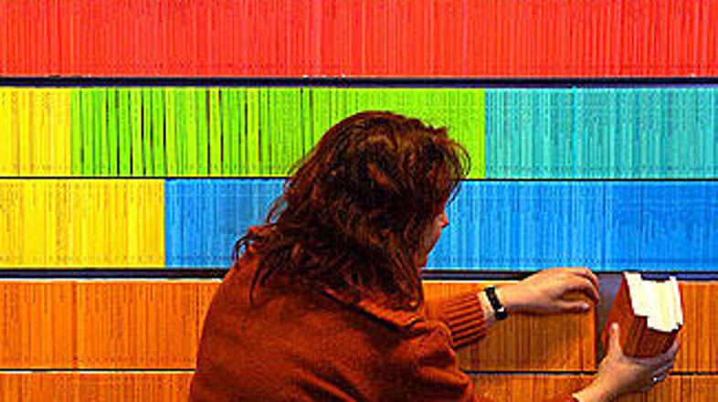 Knjižice je bilo možno spraviti v žep plašča, stale pa so le dva srebrnika.