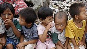 Že pred ciklonom je bilo v Mjanmaru ogroženih na tisoče otrok.