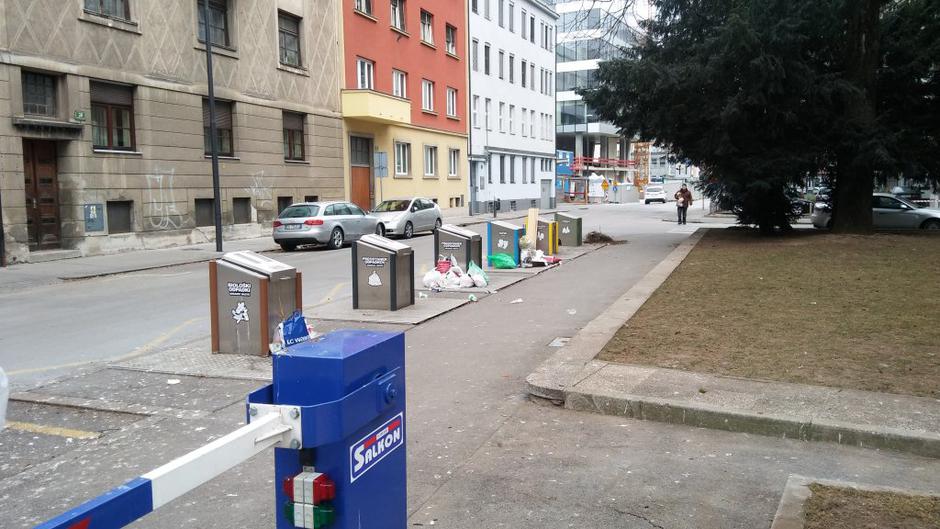 smeti Kersnikova ulica | Avtor: Bralka