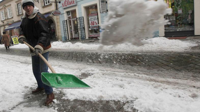 Pozimi je nujno, da so tako javne kot zasebne površine čim bolje očiščene, sicer