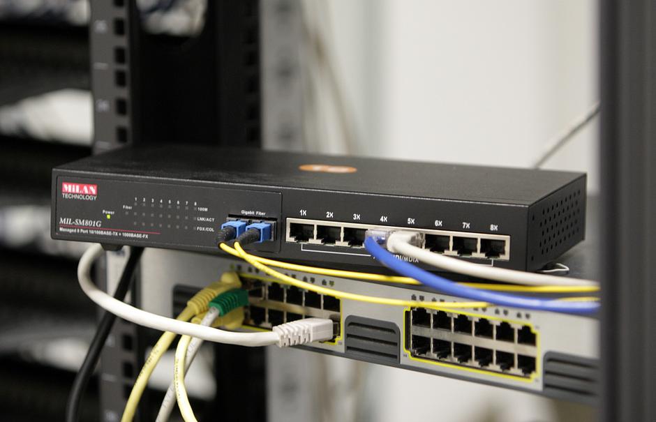 slovenija 27.082012 modem, mobilna tehnologija, internet, naprave, foto: Bostjan | Avtor: Boštjan Tacol