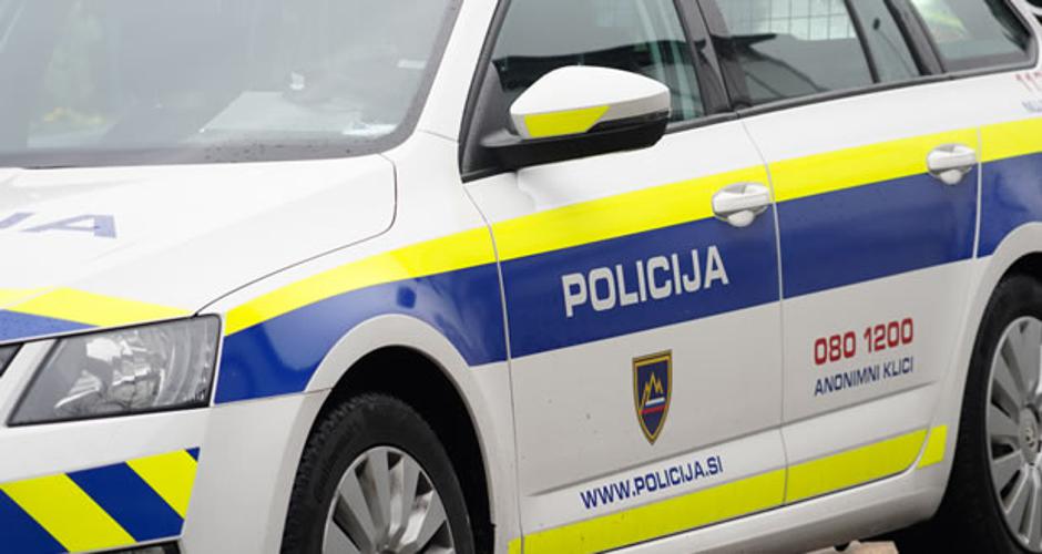 Novice: Pri nas. Streljal v avto. | Avtor: Reševalni pas/Twitter