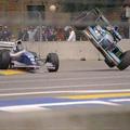 Schumacher je končal v ogradi, Hill z uničeno obeso v boksih. Nemec je postal pr