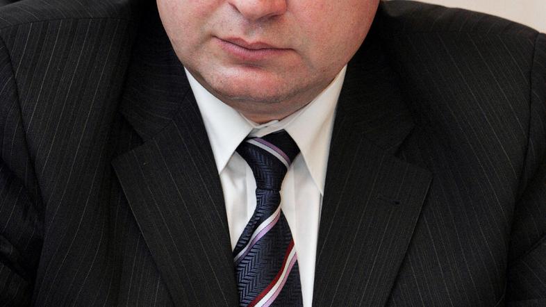 Serdjukov je odstopil zaradi tesnih družinskih vezi z novim premierom.
