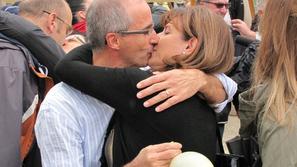 množično poljubljanje