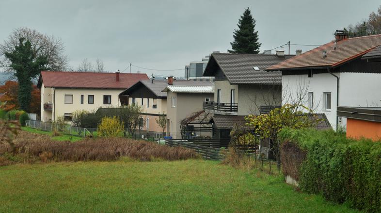 slovenija 22.11.13, hisa, hise, druzinske hise, druzinska hisa, ulica, naselje, 