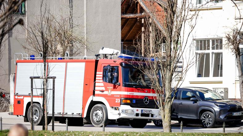 gasilci, gasilski avto