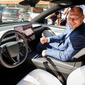 minister za infrastrukturo in energetiko Jernej Vrtovec na obisku Tesla Center Ljubljana