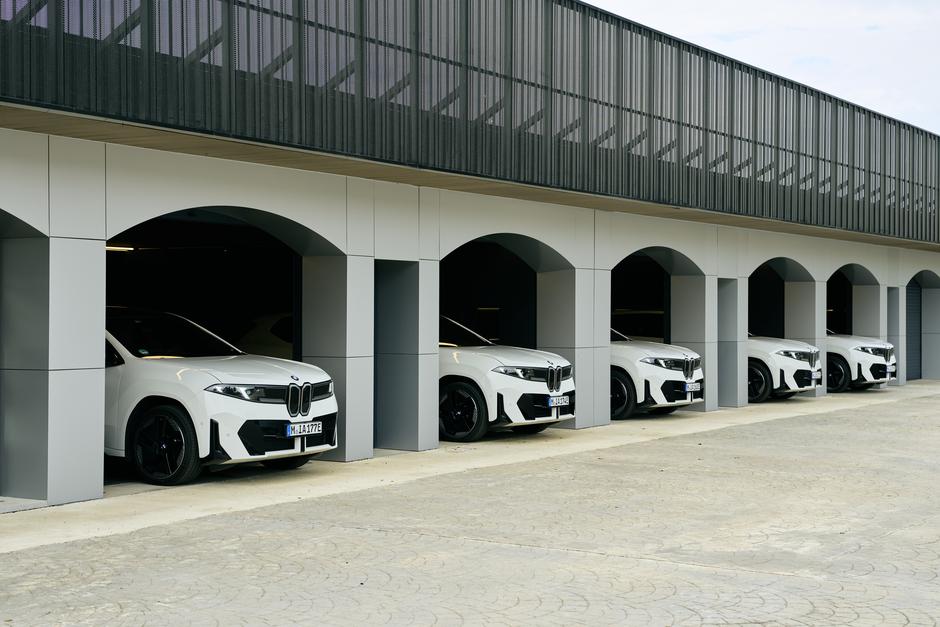 BMW iX3 50 xDrive | Avtor: BMW