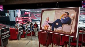 spominska slovesnost za charlieja kirka