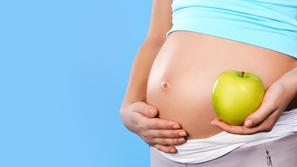 Nosečnice naj uživajo hrano, bogato z beljakovinami ter vitamini A in C. (Foto: 