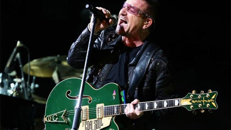 "Krasni ludi", je naenkrat izustil Bono in še zdaj nisem prepričan, ali je misli