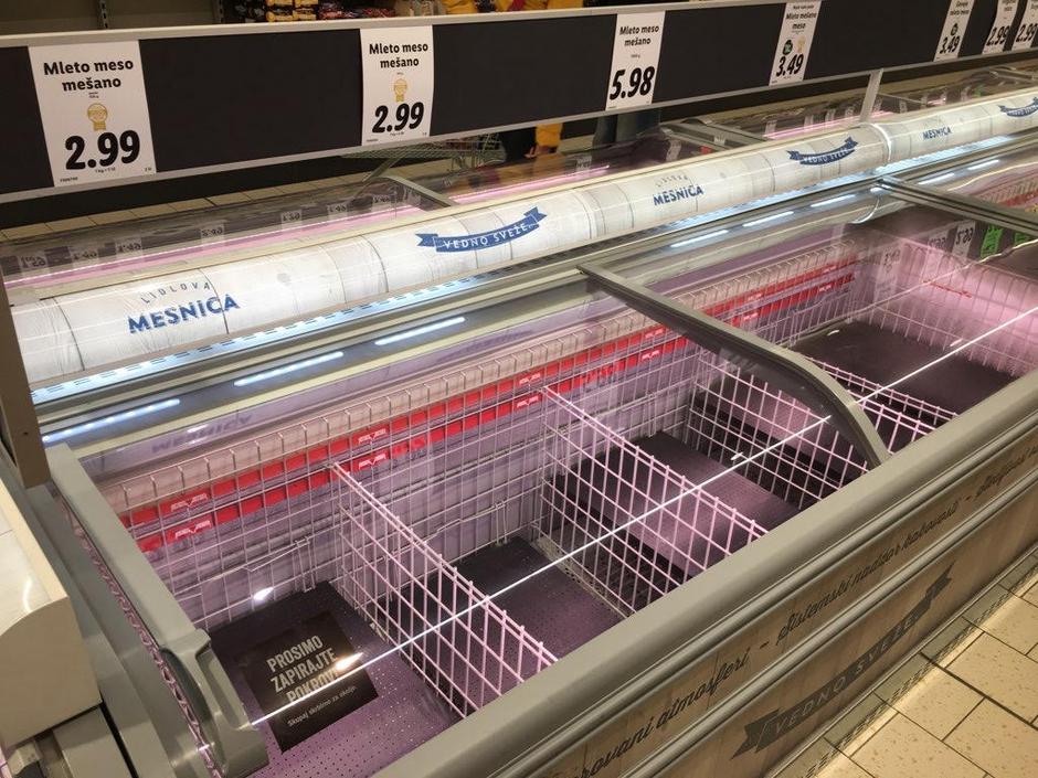 Trgovina koronavirus | Avtor: Saša Despot