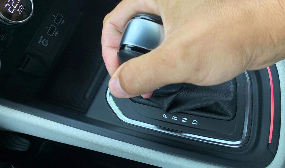 Tudi vi uničujete menjalnik med parkiranjem? Zelo verjetno res ...