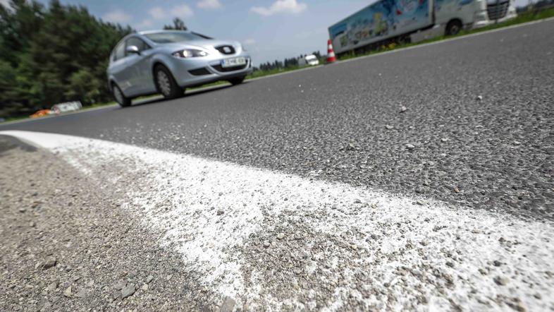 DARS cesta avtocesta črta